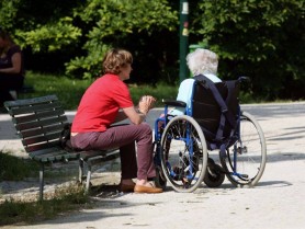 O badantă din Italia a moștenit toată averea bătrânei de care avea grijă